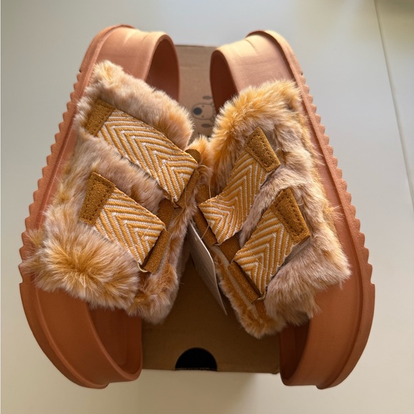 Women’s Size 6 Kuailu Platform Slides - Picture 1 of 5